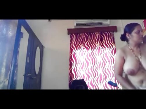 படுக்கையறையில் அழகான ...